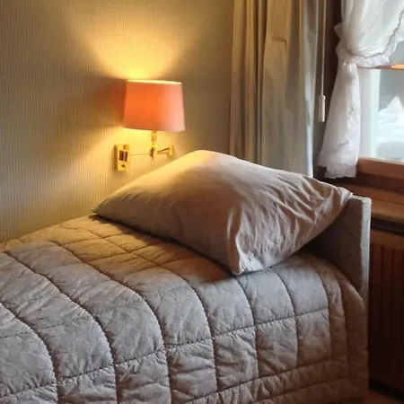 3 Bedroom Classic In By Smiling House * גשטאט