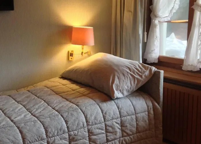 3 Bedroom Classic In By Smiling House * גשטאט