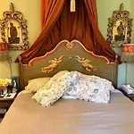 3 Bedroom Classic In By Smiling House Holiday home *